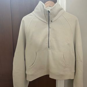 Lululemon brand new, never worn, Scuba size M/L